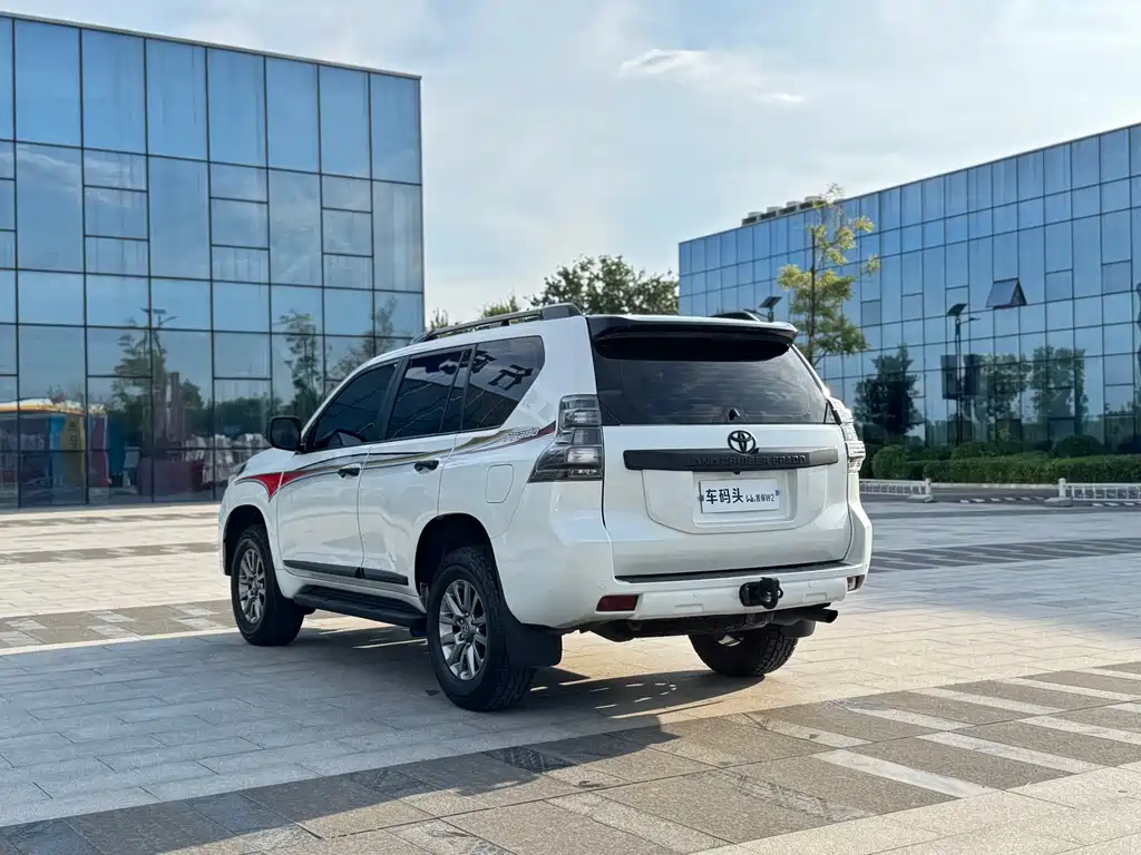 Toyota Prado 2017 — фото 9