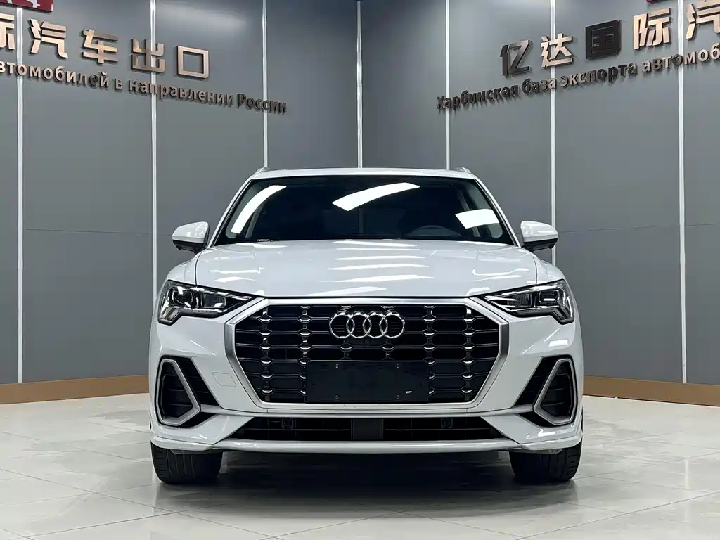 Audi Q3 2023 — фото 1