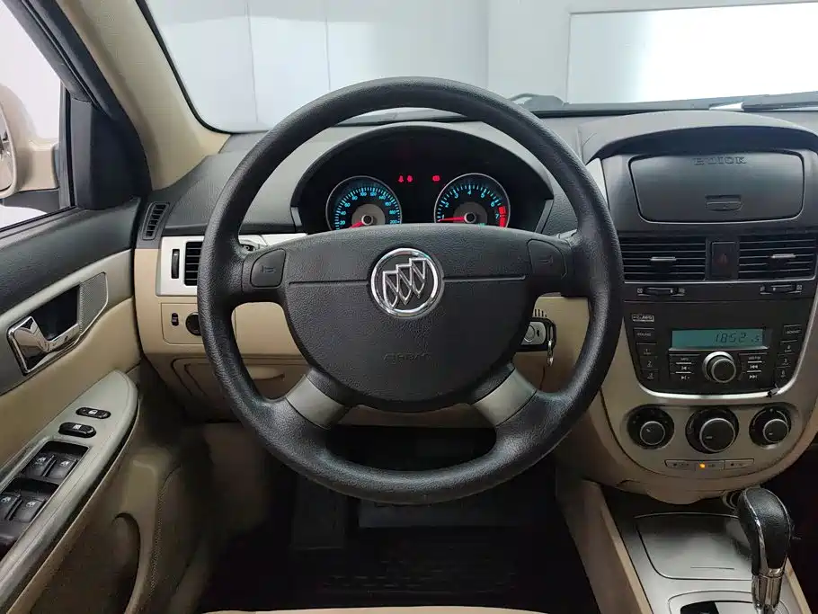 Buick Excelle 2013 — фото 15