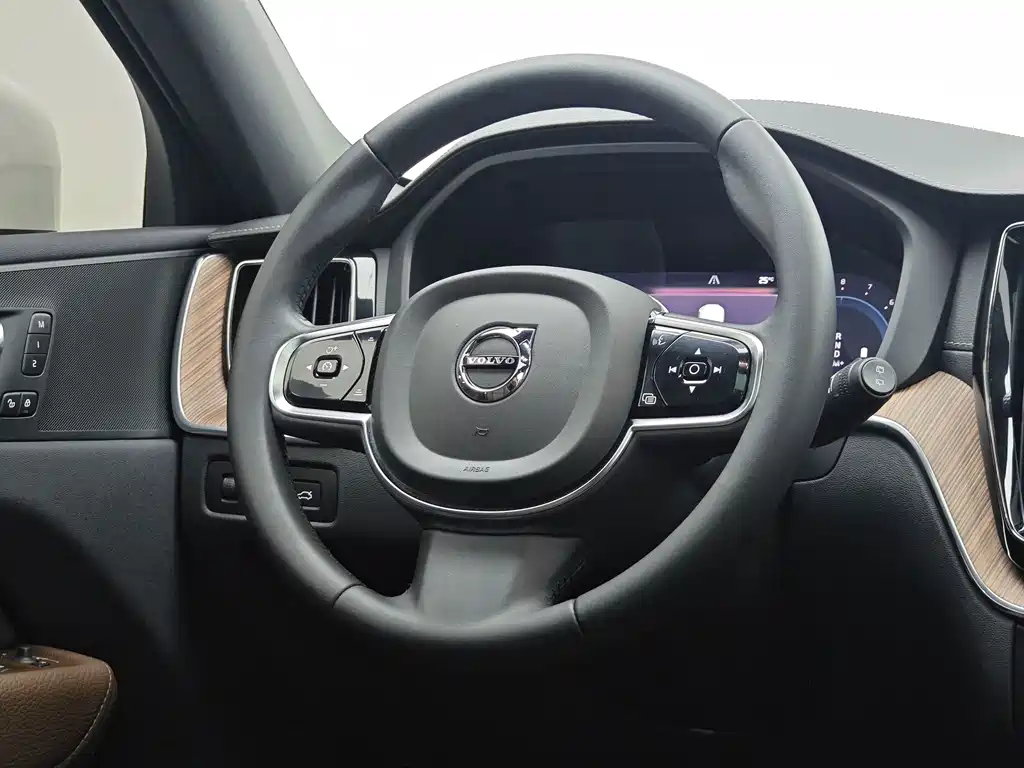 Volvo XC60 2021 — фото 13