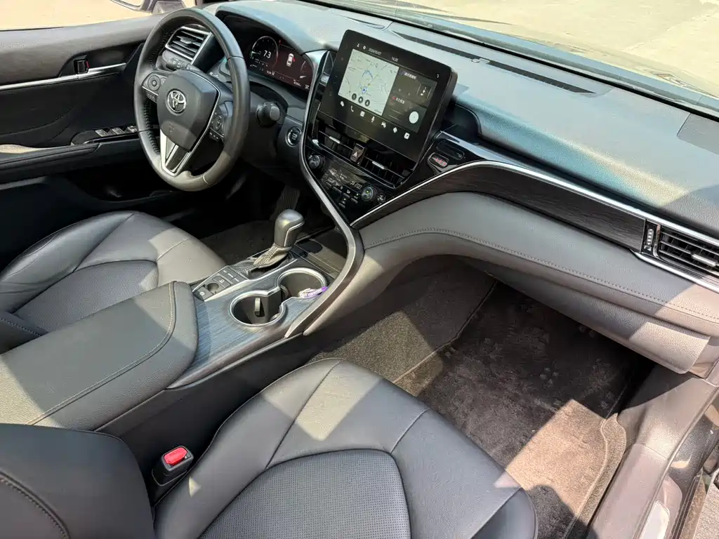 Toyota Camry 2022 — фото 24
