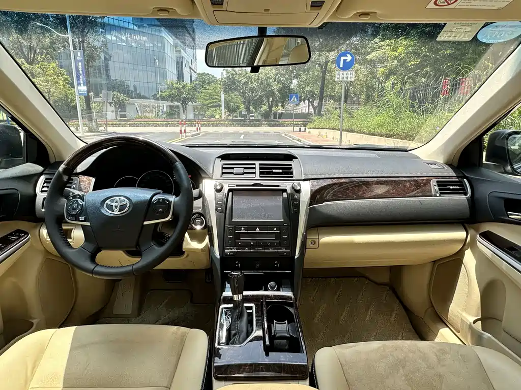 Toyota Camry 2016 — фото 5