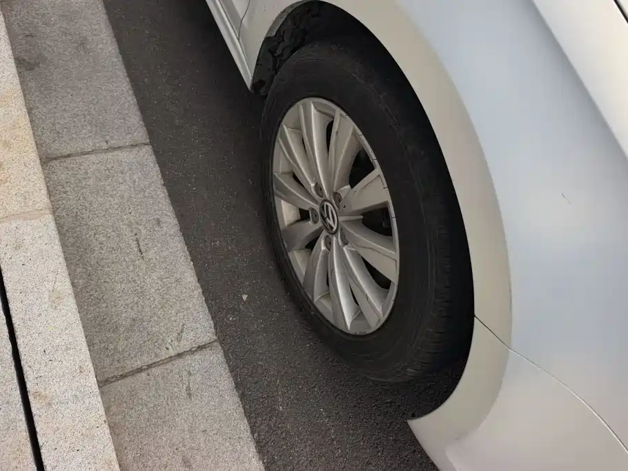 Volkswagen Sagitar 2015