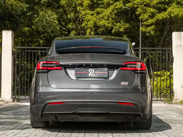 Tesla Model X 2024