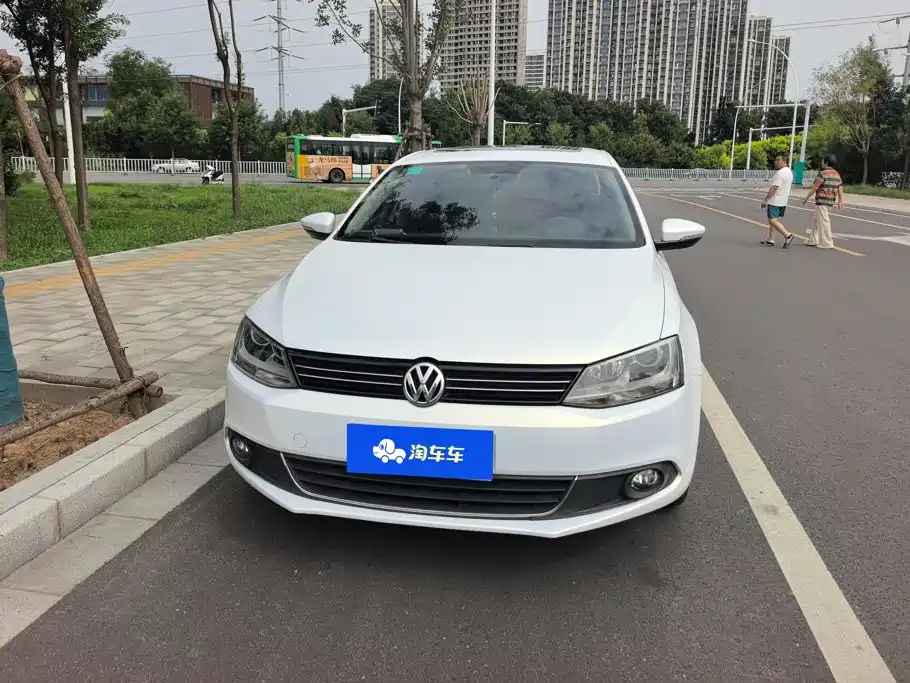 Volkswagen Sagitar 2015