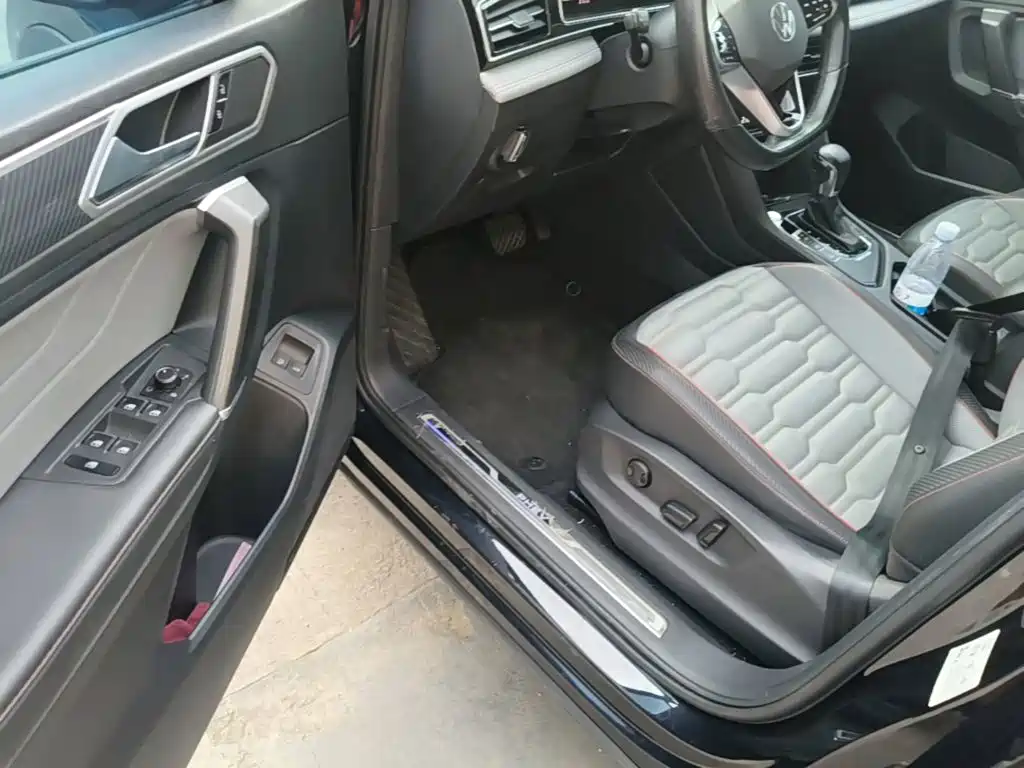Volkswagen Tiguan L PHEV 2023 — фото 16