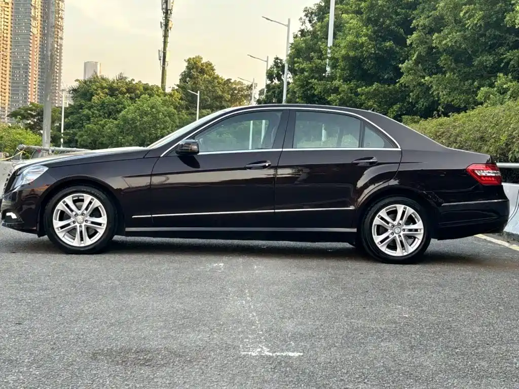 Mercedes-Benz E-Class 2010