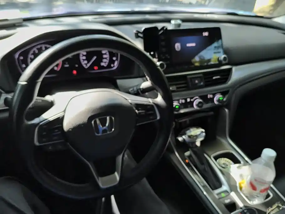 Honda Accord 2018 — фото 12