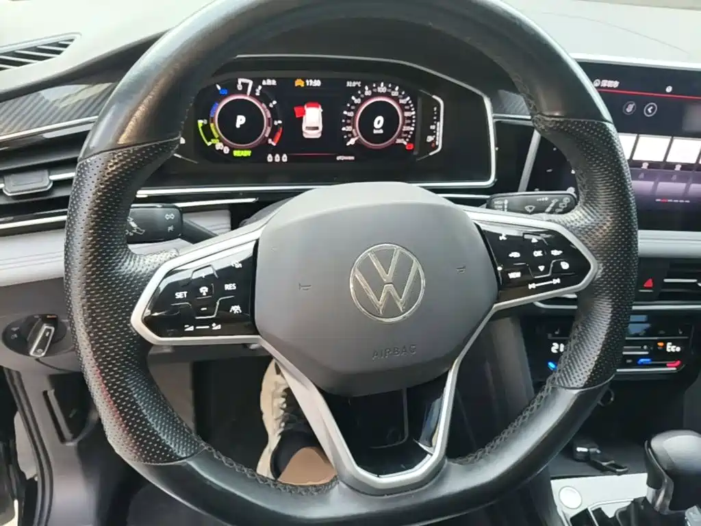 Volkswagen Tiguan L PHEV 2023 — фото 11