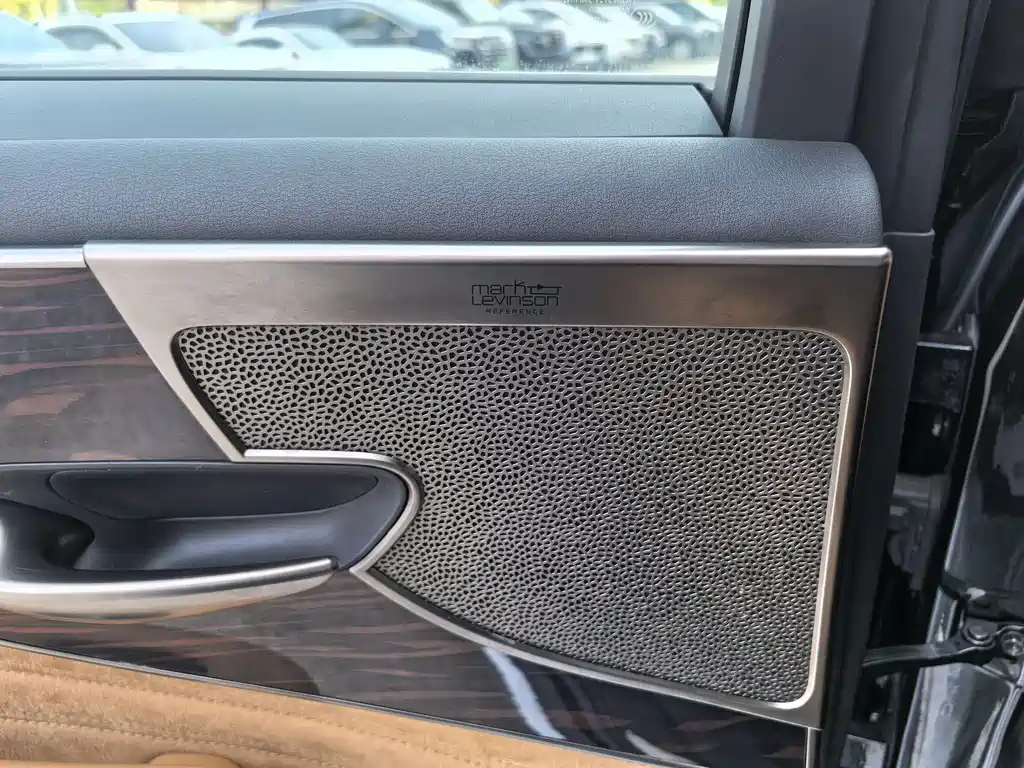 Lexus LS 2021 — фото 12