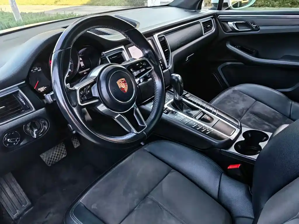Porsche Macan 2015 — фото 17