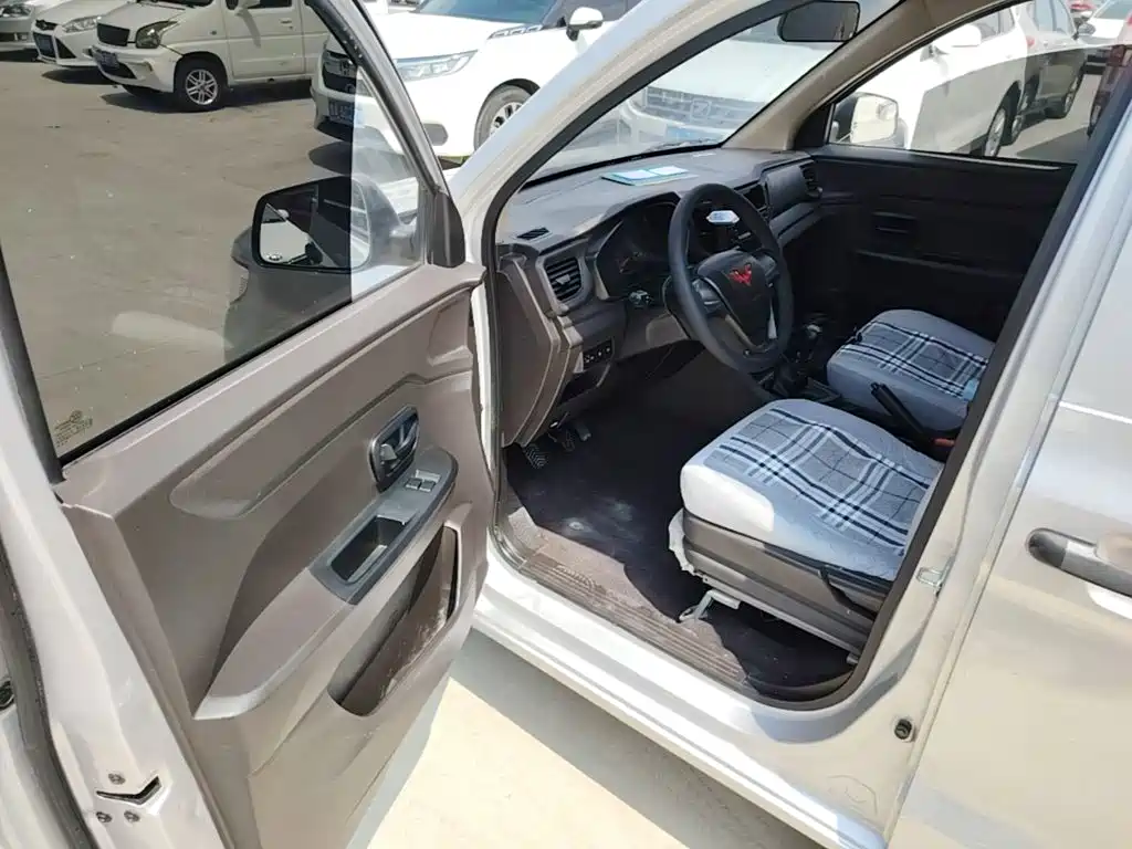 Wuling Hongguang V 2023 — фото 16