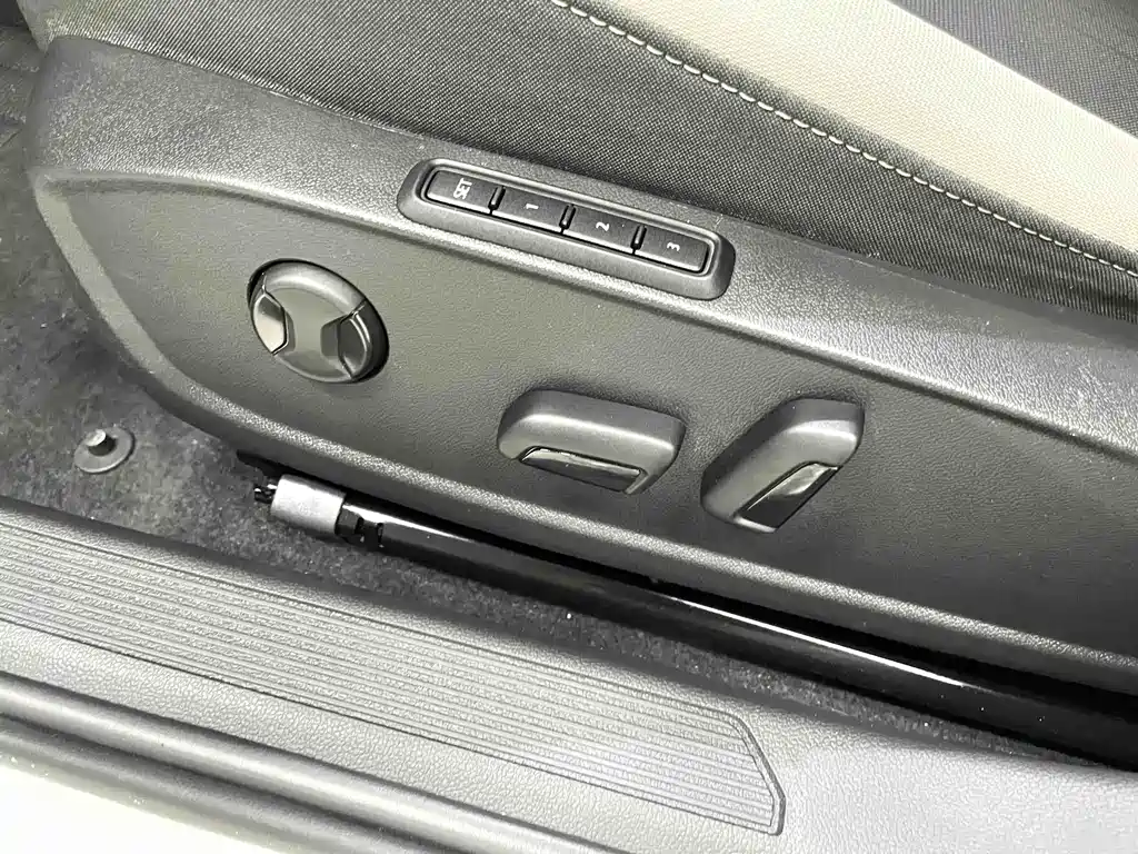 Volkswagen Golf 2022 — фото 12