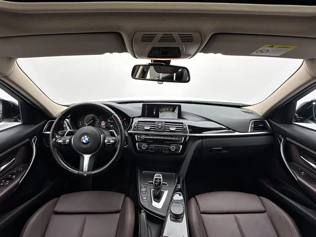 BMW 3 Series 2018 — фото 17