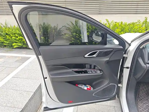 Hongqi HS3 PHEV 2024