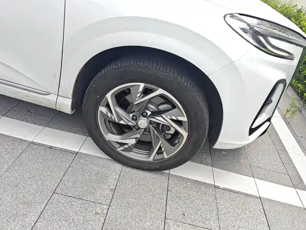 Hongqi HS3 PHEV 2024