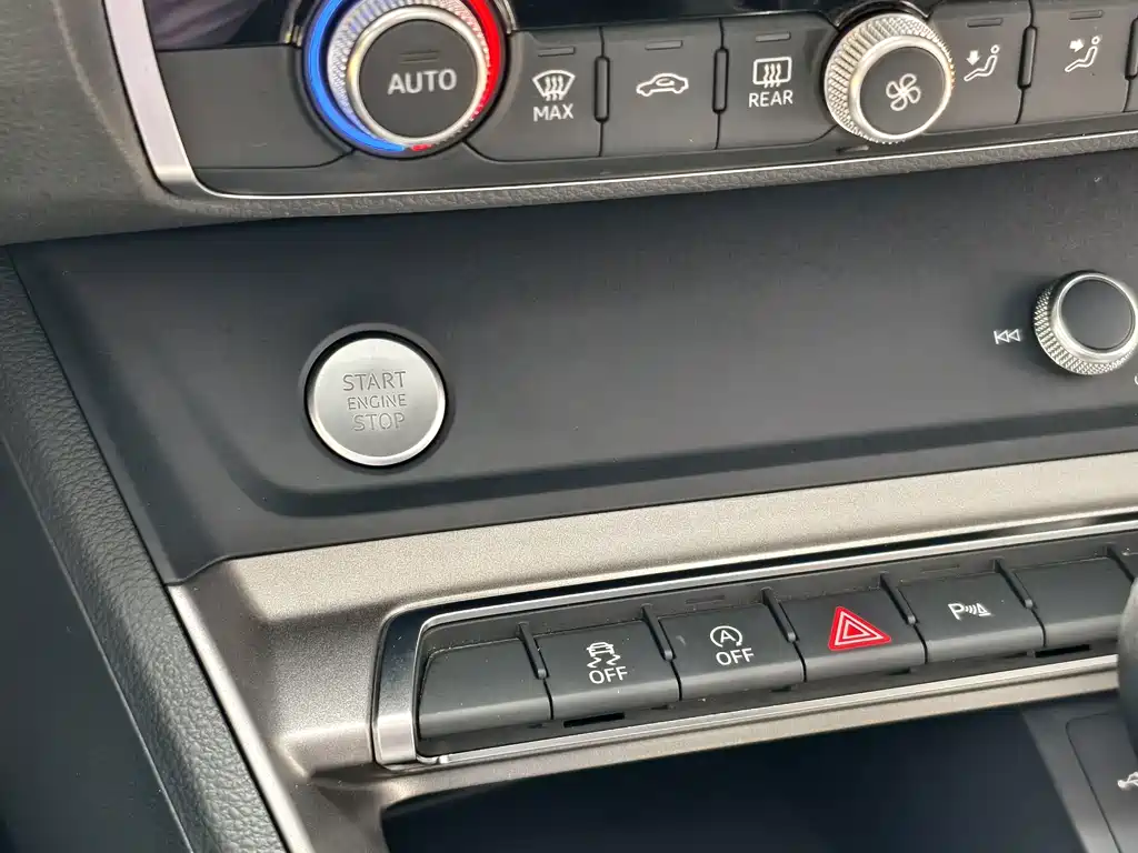 Audi Q3 2019 — фото 43