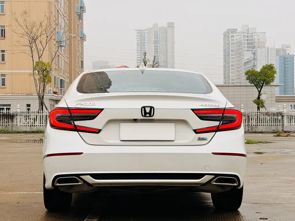 Honda Accord 2022 — фото 9