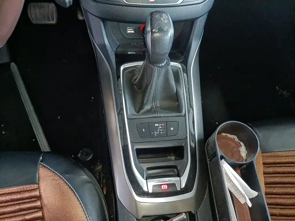 Peugeot 408 2017 — фото 14