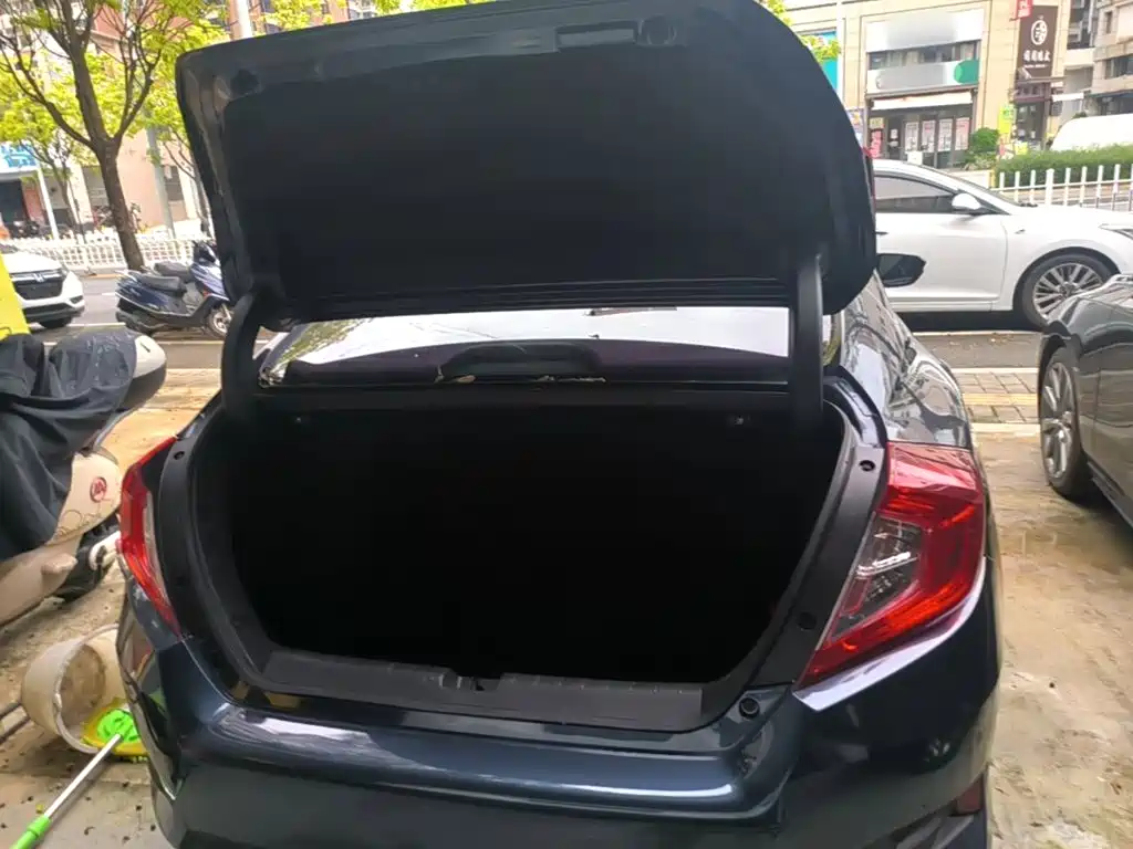 Honda Civic 2018 — фото 19
