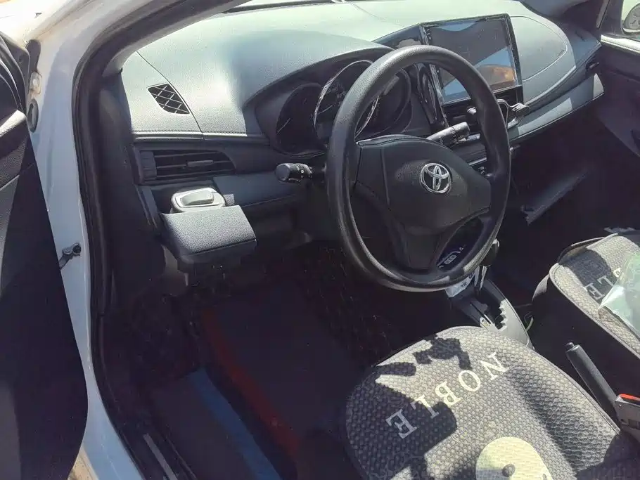 Toyota Yaris L 2016 — фото 12