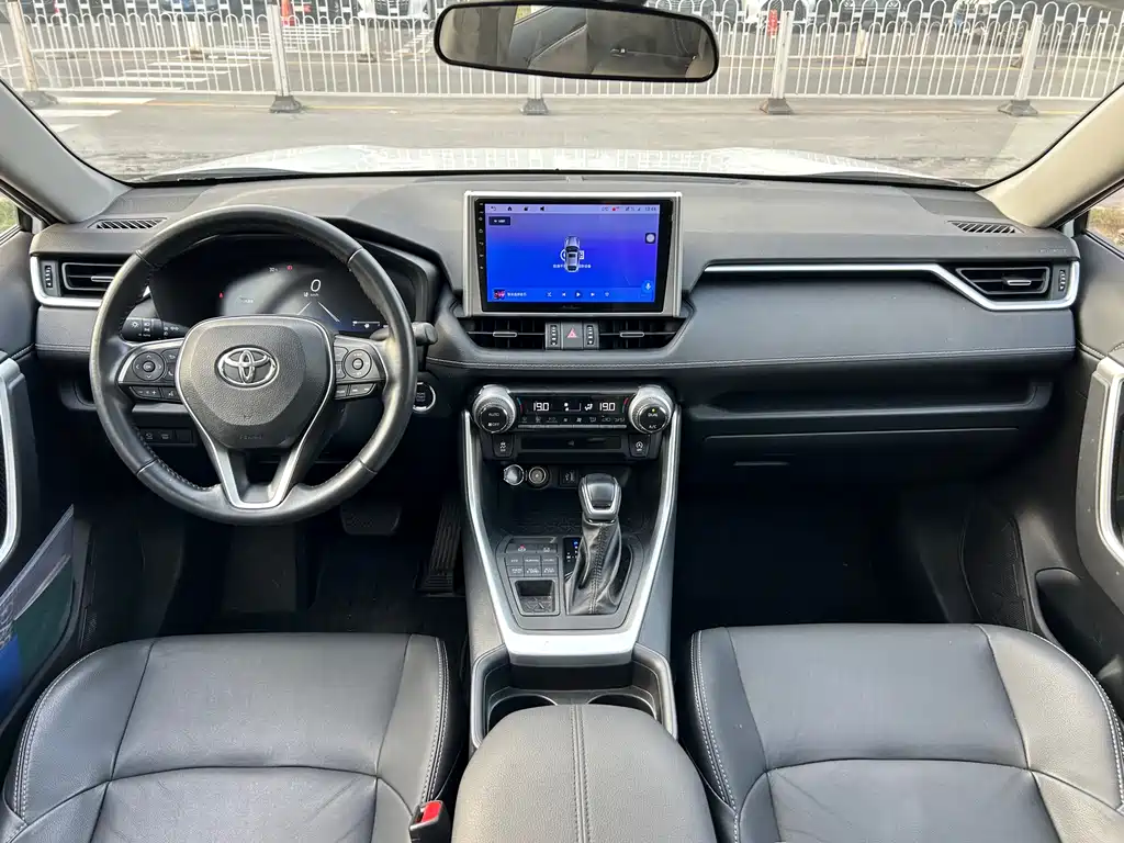 Toyota Wildlander 2023 — фото 10