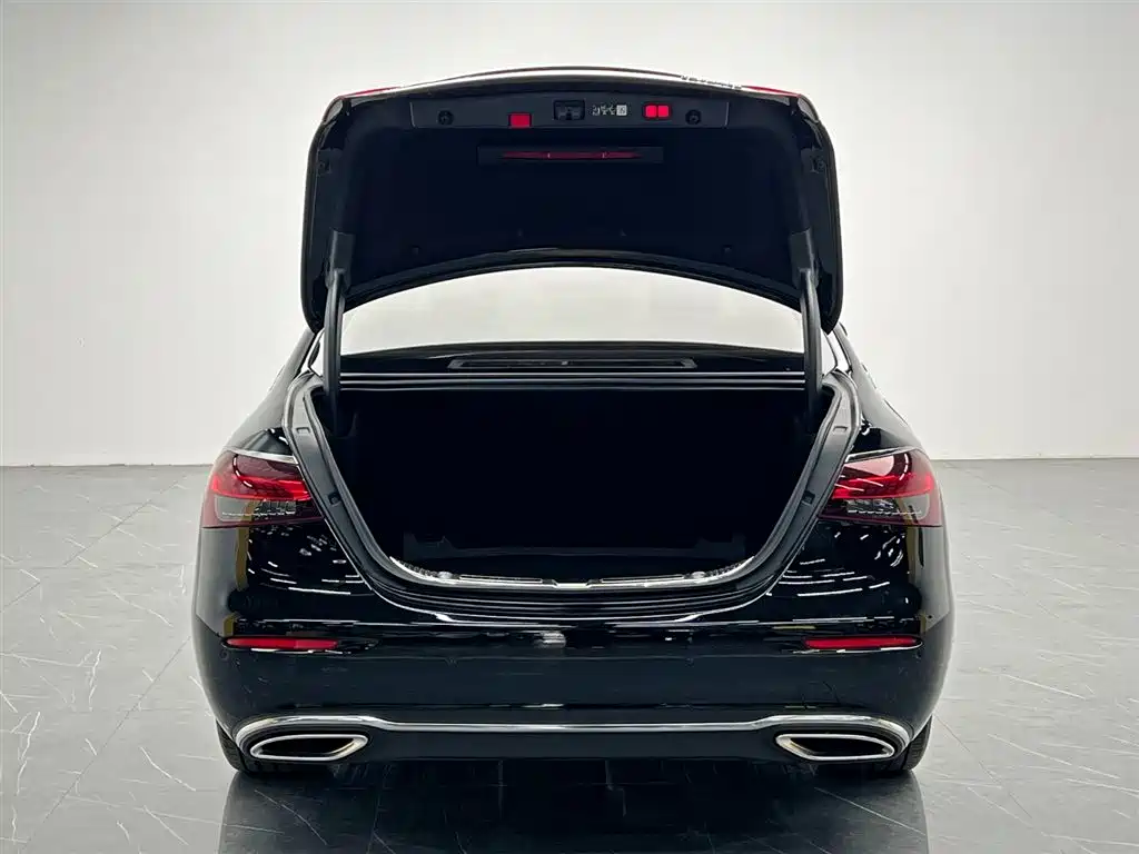 Mercedes-Benz E-Class 2023 — фото 11