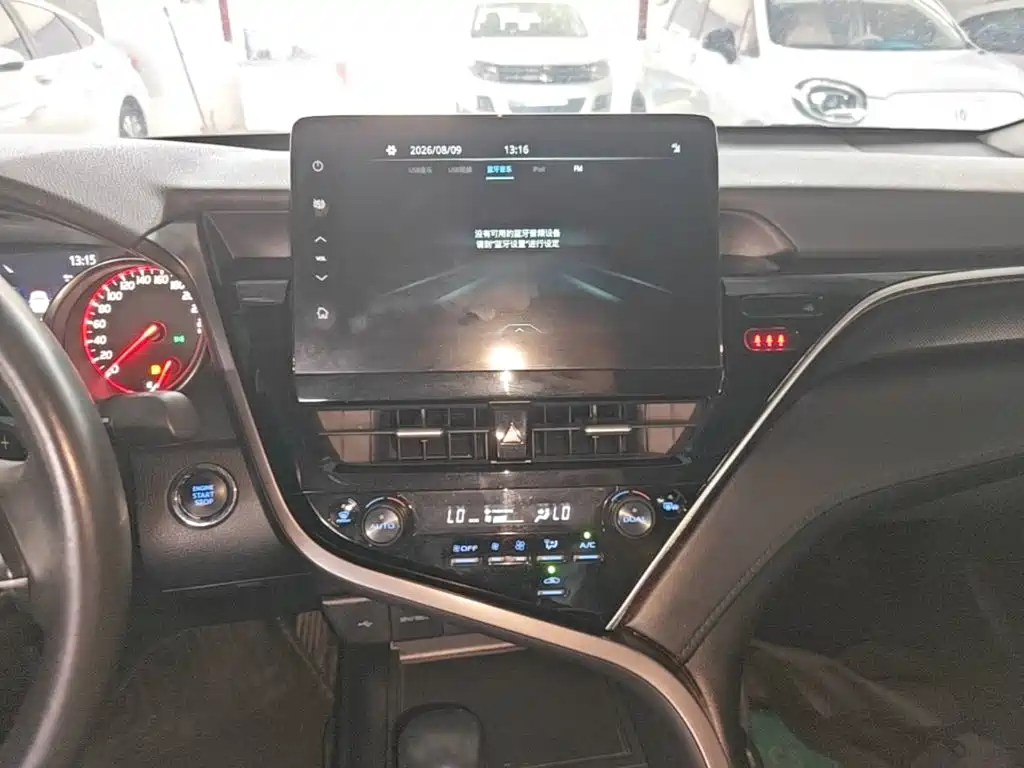 Toyota Camry 2021 — фото 13