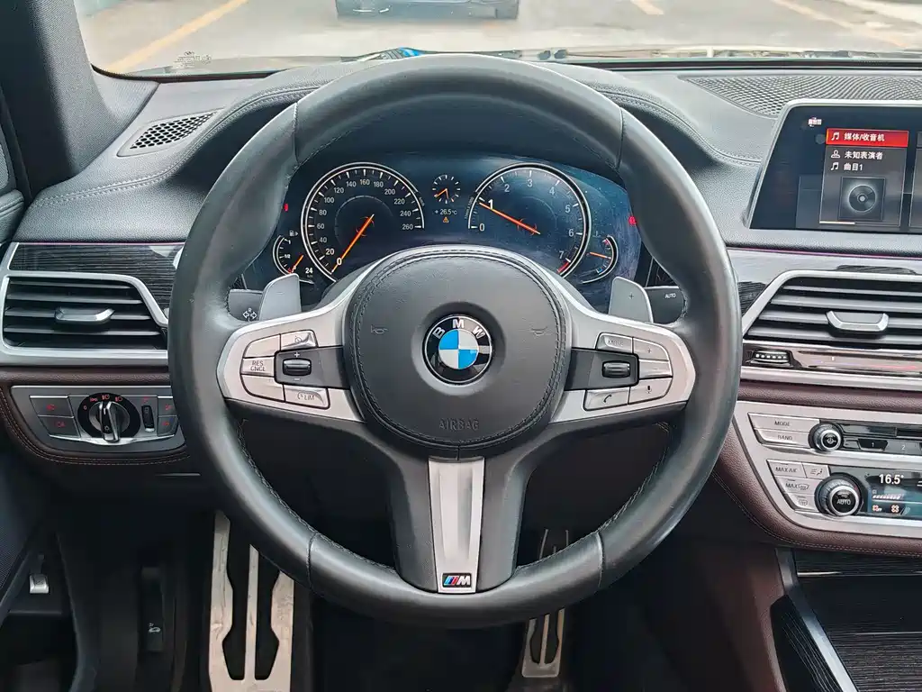BMW 7 Series 2018 — фото 24