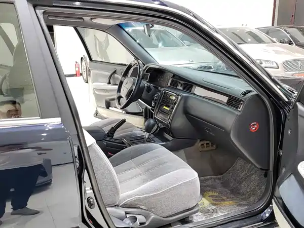 Toyota Crown 2016