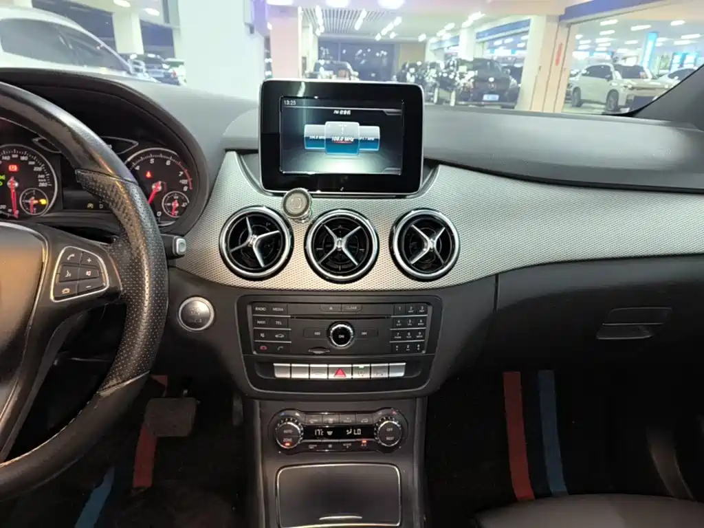 Mercedes-Benz B-Class 2016 — фото 13
