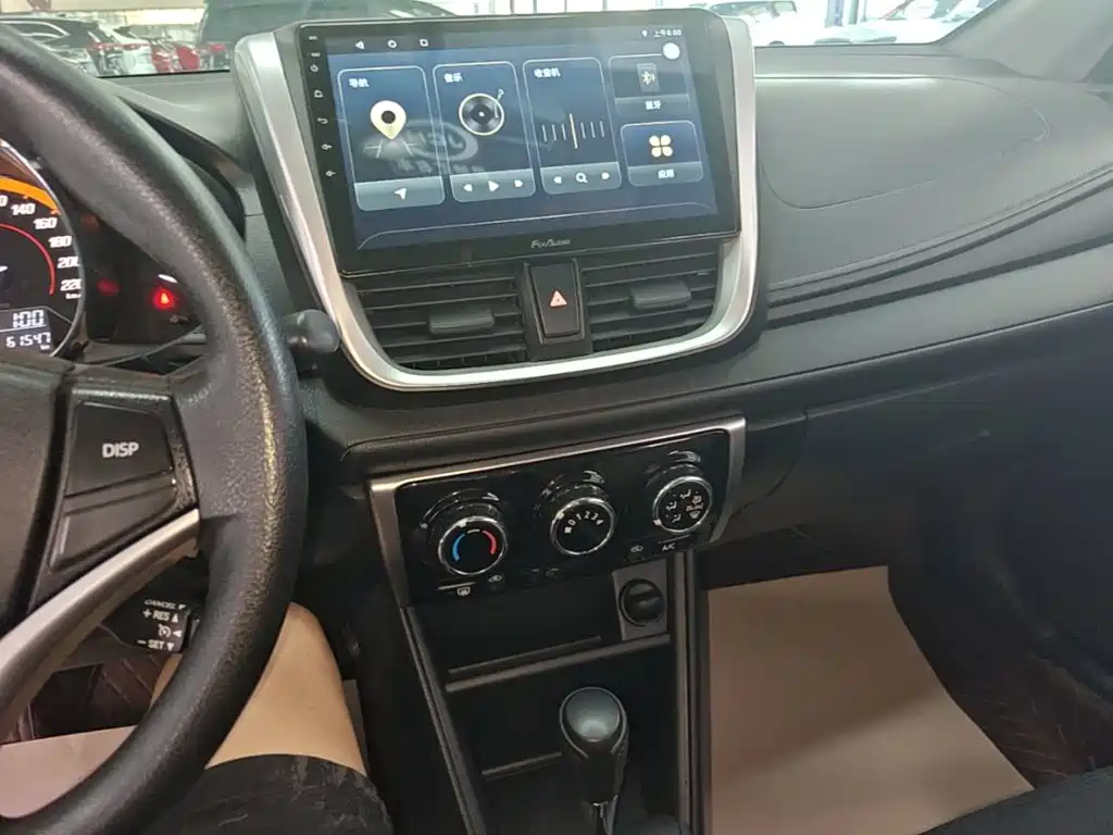 Toyota Yaris L 2022 — фото 13