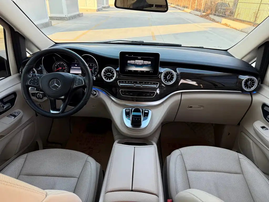 Mercedes-Benz V-Class 2016 — фото 23