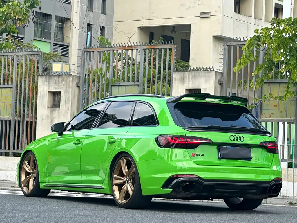 Audi RS 4 2023 — фото 4