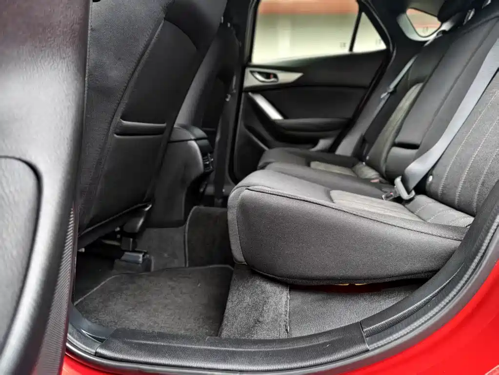 Mazda CX-4 2018 — фото 10