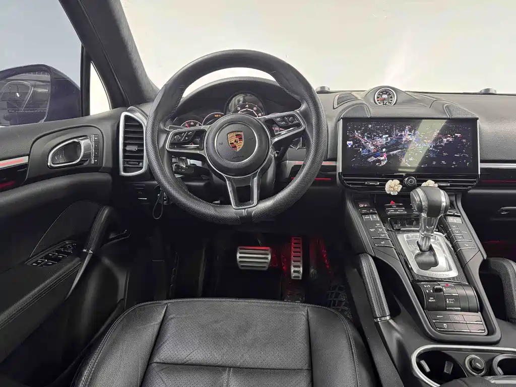 Porsche Cayenne 2017 — фото 24