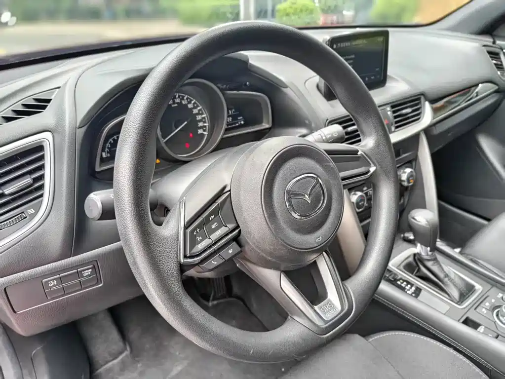 Mazda CX-4 2018 — фото 12