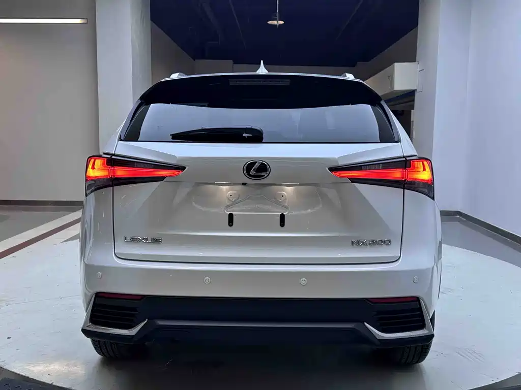 Lexus NX 2021 — фото 4