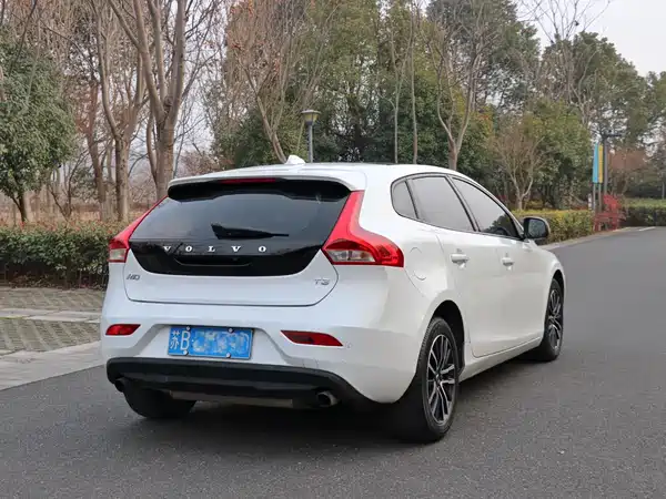 Volvo V40 2018