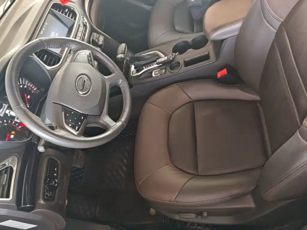 GAC Trumpchi GS4 2016 — фото 16
