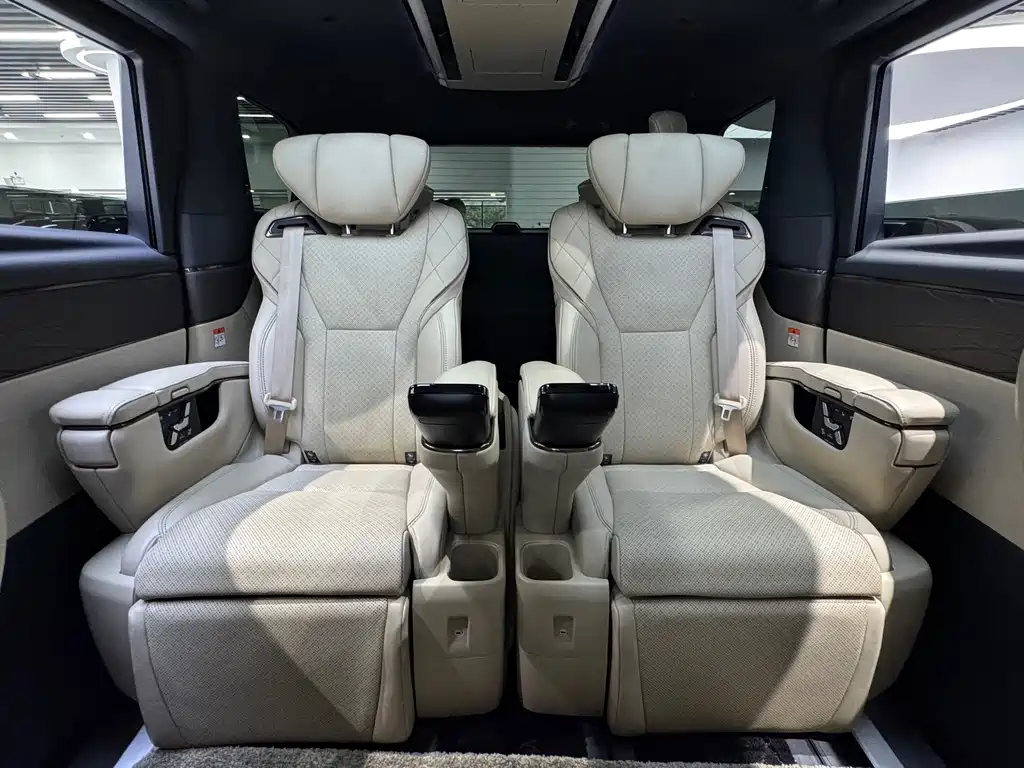 Toyota Alphard 2024 — фото 14