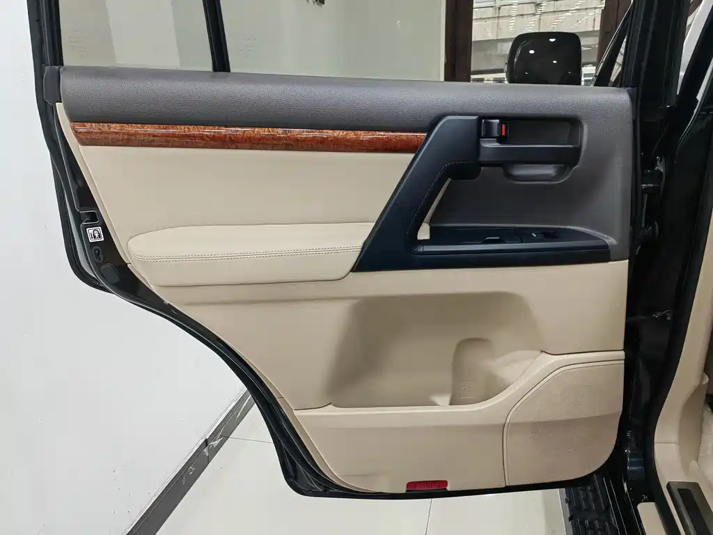 Toyota Land Cruiser 2015 — фото 16