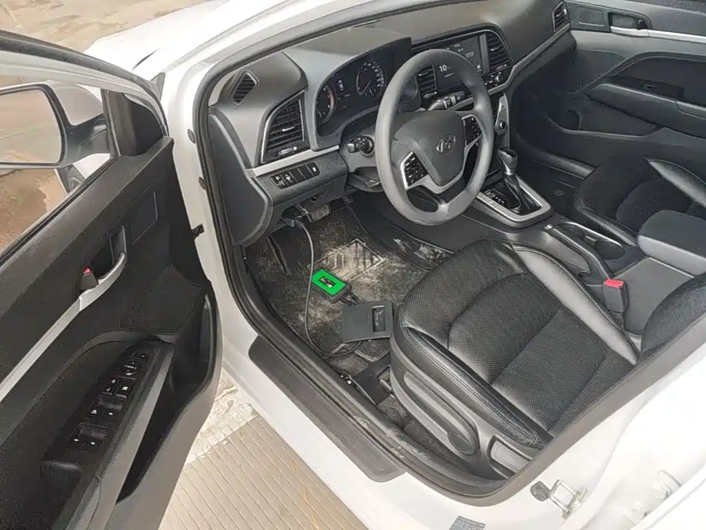 Hyundai Elantra 2017 — фото 16