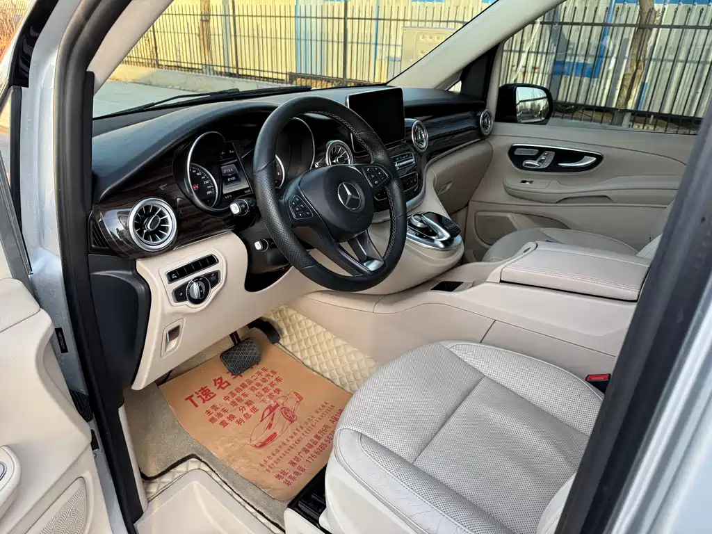 Mercedes-Benz V-Class 2016 — фото 12