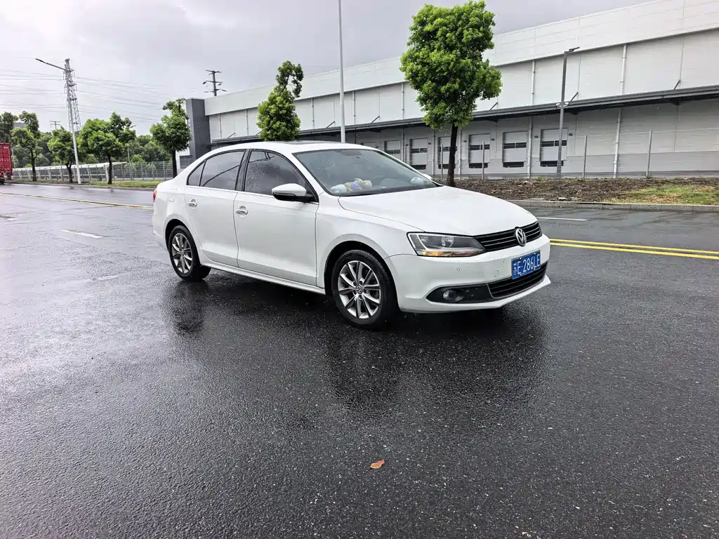 Volkswagen Sagitar 2013