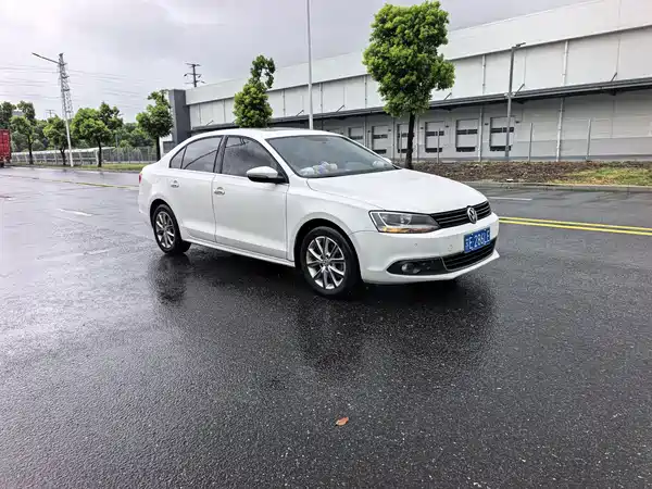 Volkswagen Sagitar 2013