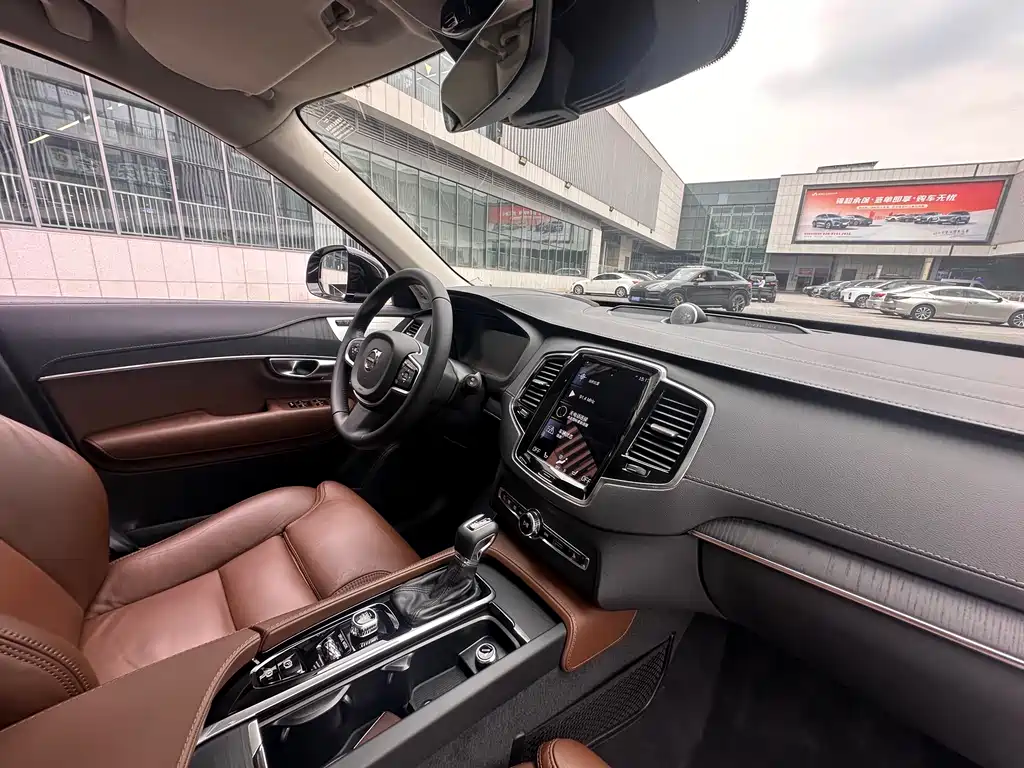 Volvo XC90 2019 — фото 13