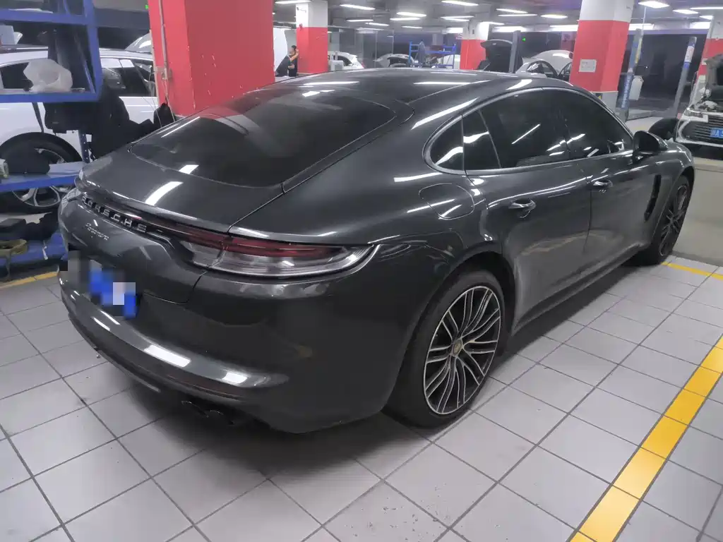 Porsche Panamera 2022