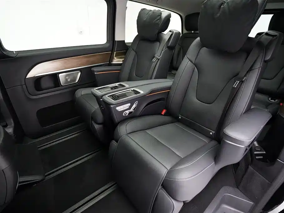 Mercedes-Benz V-Class 2023 — фото 15