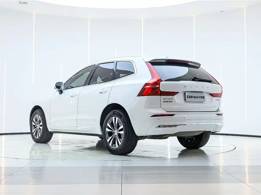 Volvo XC60 2024 — фото 7